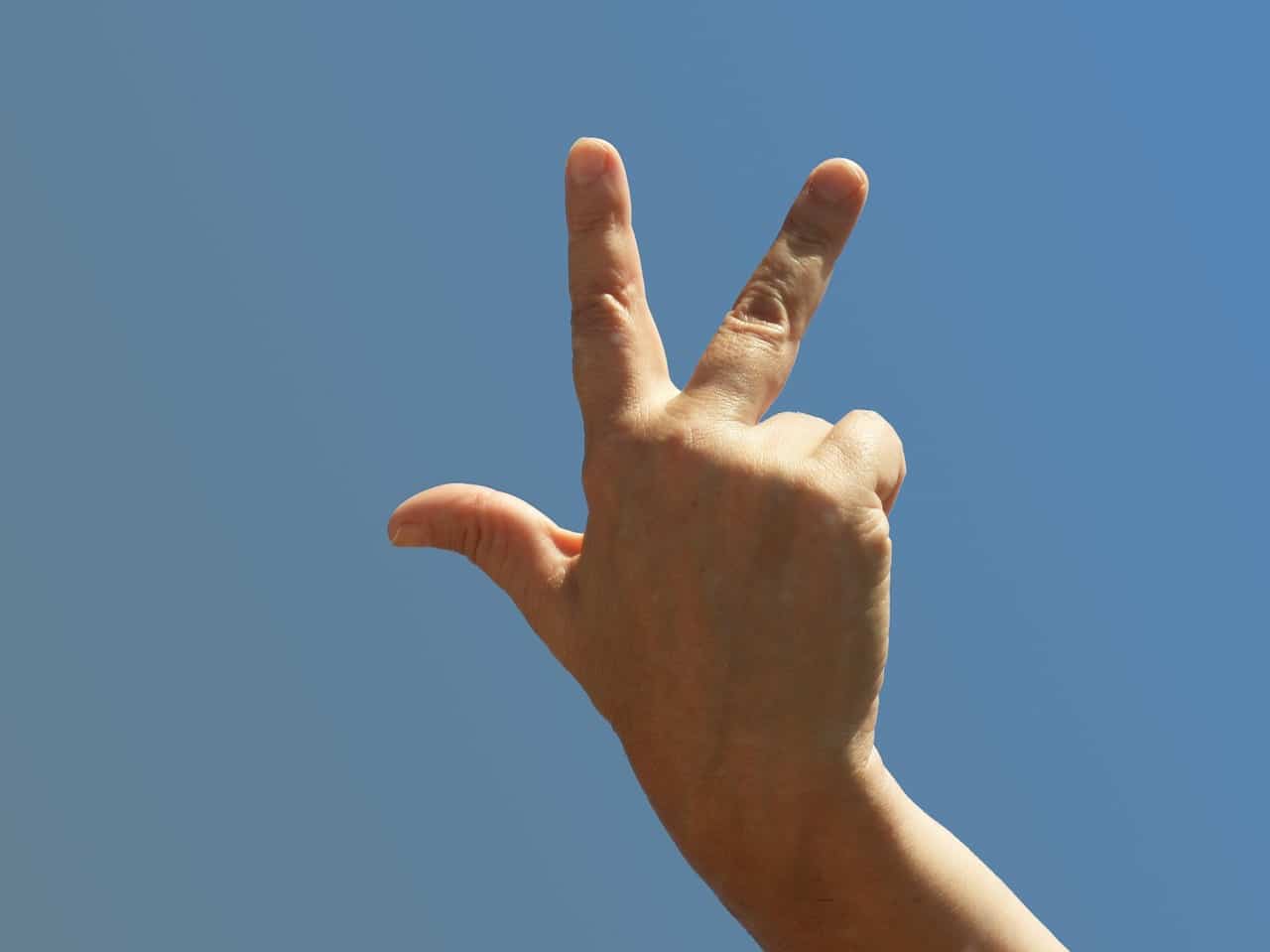 hand, three, every third, three fingers, three fingers, three fingers, three fingers, three fingers, three fingers