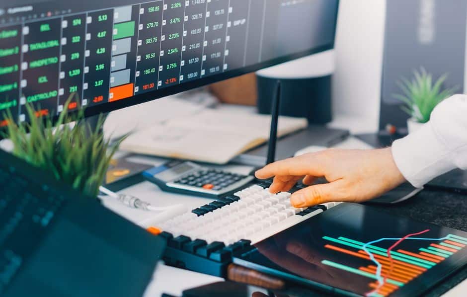 web development and digital marketing news - Professional workspace with trading charts and market data on screens, ideal for finance and investment contexts.