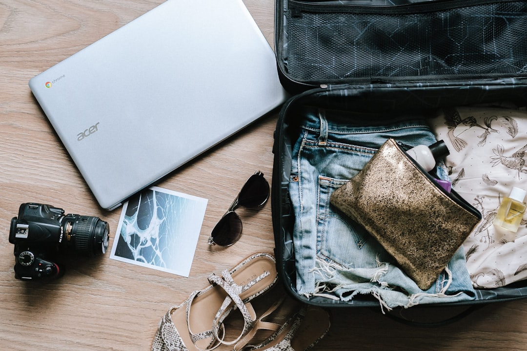 GPS luggage trackers no subscription